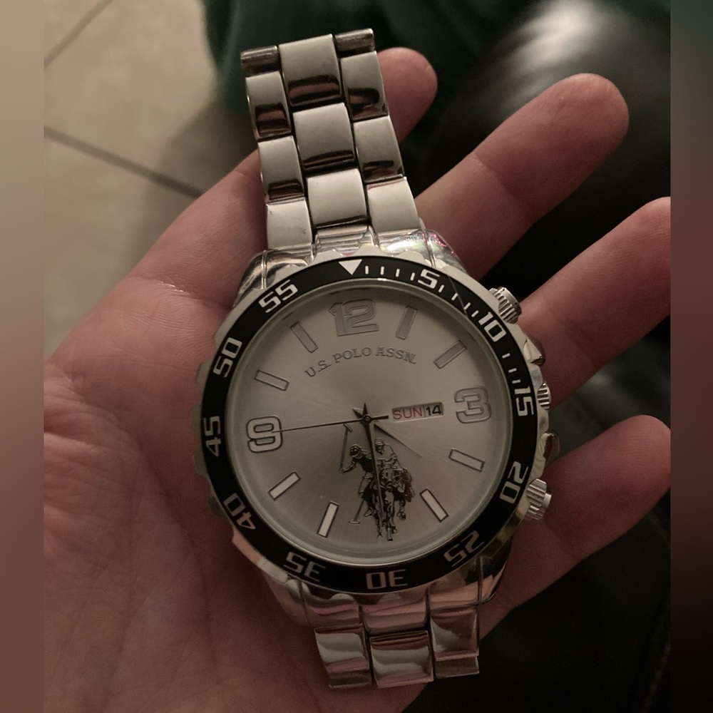 Watch - Picture 3 of 3